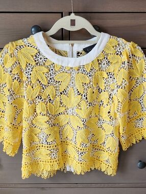 Gracia Yellow Lace Crop Top with White Collar